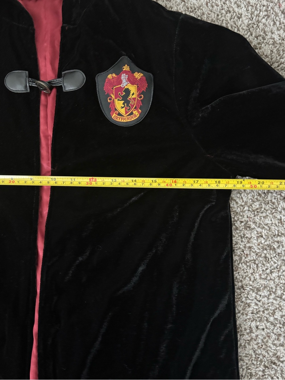 Kids Gryffindor Robe Deluxe - Harry
Potter - Picture 6 of 7